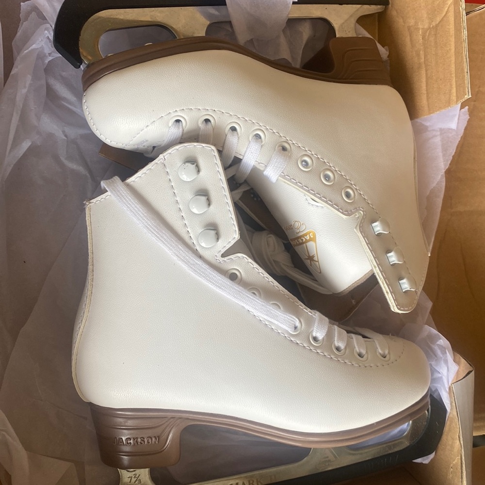 NIB never worn, Jackson ice skates kids size 13.5